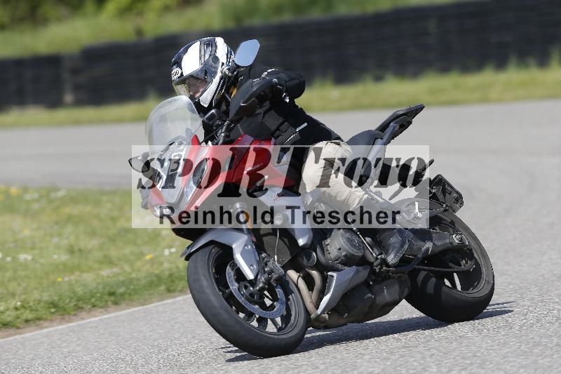 /Archiv-2025/09 22.04.2025 Cornu Master School ADR/gruen-vert/33